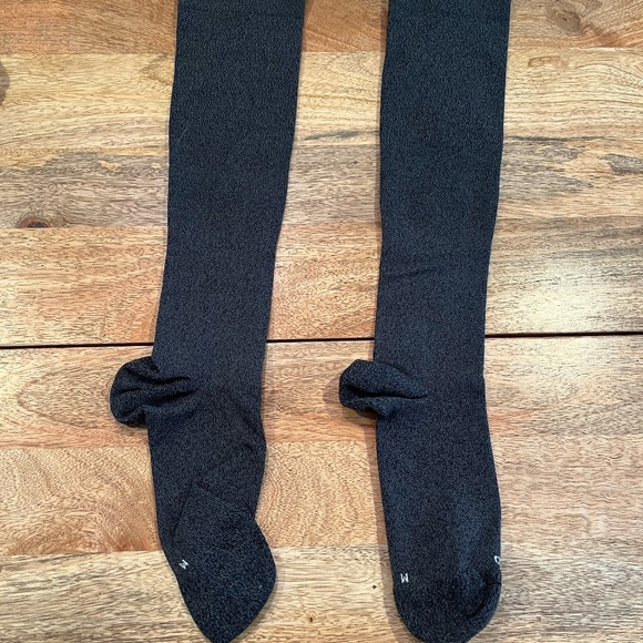 COMRAD Knee-High Compression Socks in Women's Medium - Picture 1 of 3